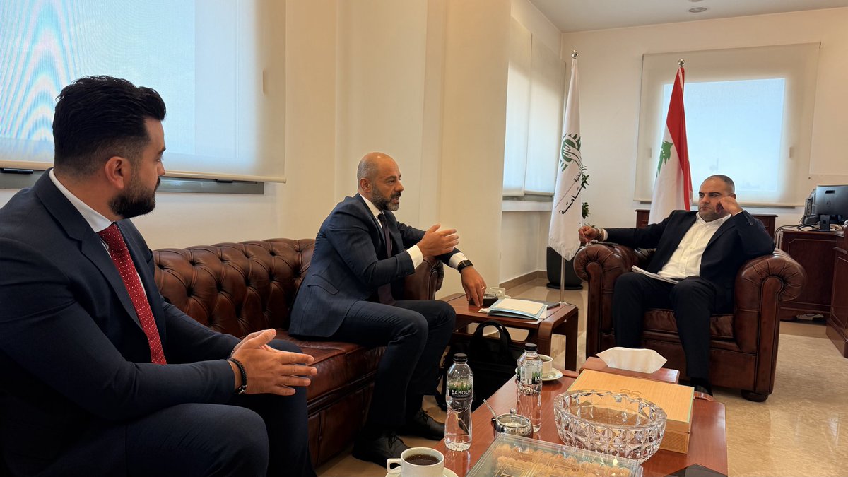 hikmaaisoftware's tweet photo. HIKMA تبحث مع وزارة الصحة مستقبل الذكاء الاصطناعي في القطاع الصحي 
لقاء مع مدير عام وزارة الصحة د. وئام أبو حمدان لبحث احتياجات القطاع ودور HIKMA AI في دعم التحول الرقمي، مع الاتفاق على بدء التحضير لمذكرة تفاهم تمهيداً لتطوير مشاريع تحددها الوزارة.

#Hikmaai #healthcare #mophleb https://t.co/uU8OgrsAaq