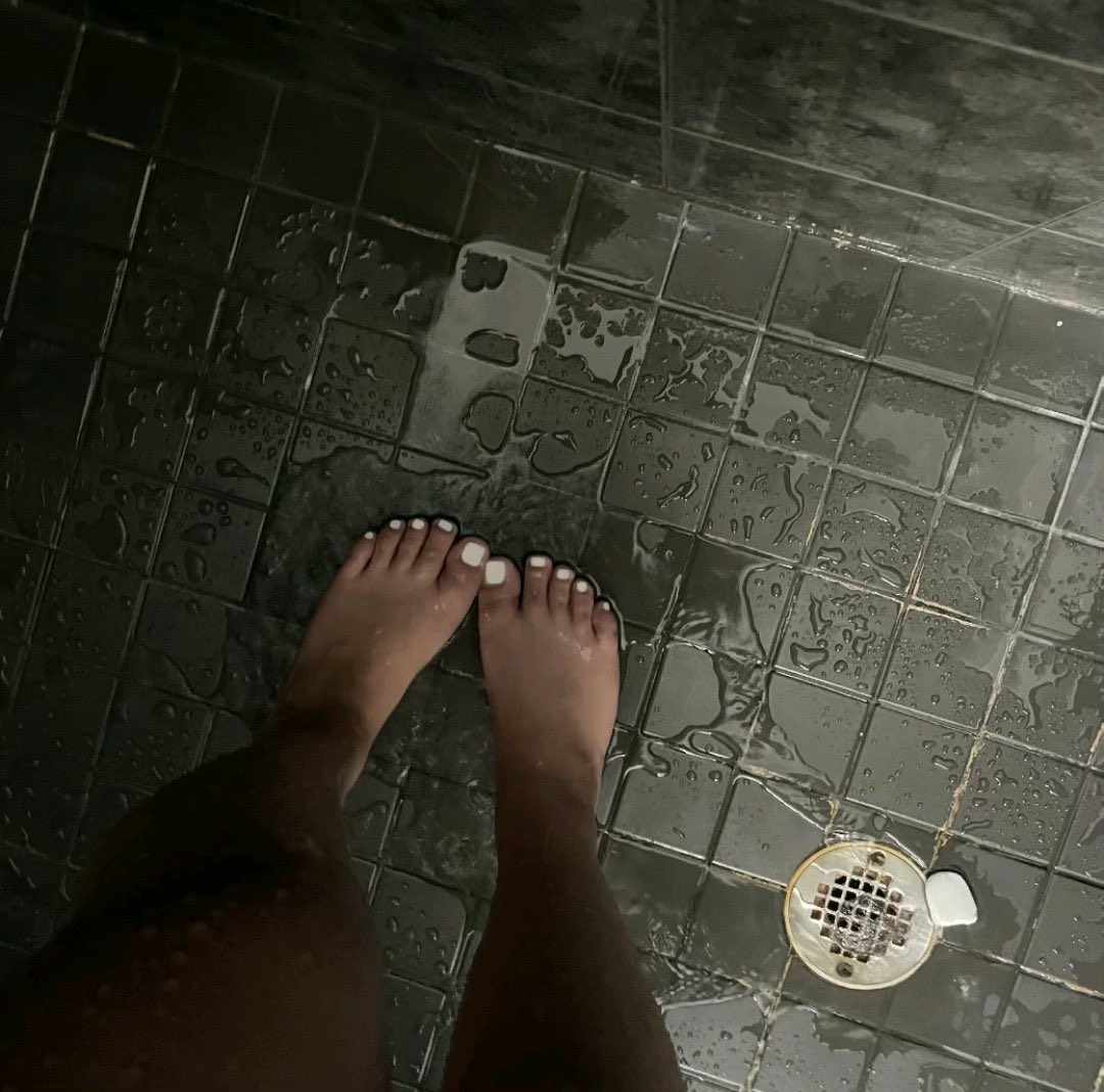 underrain06's tweet photo. #feet #wankchat https://t.co/XhS1SDoCmh