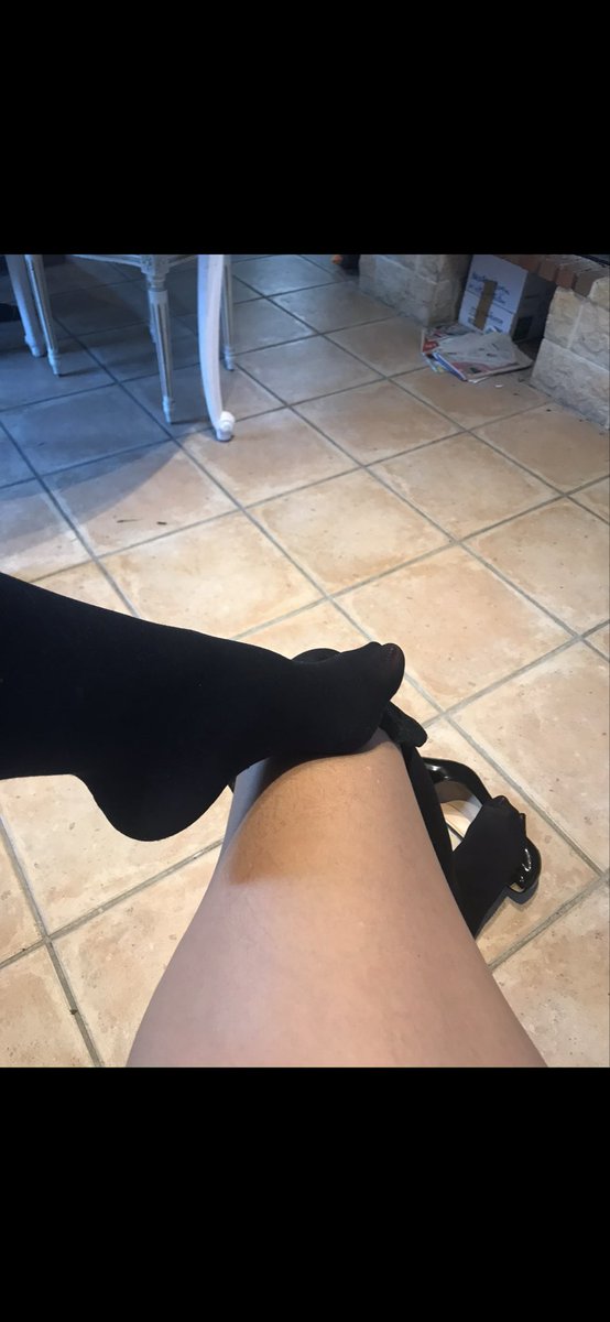 Devarubybter's tweet photo. Qui a envie de jouer avec moi ce soir ? 😈🖤
Je vous laisse me dire ici jusqu’où vous oseriez aller… 👠🔥
#Joueuse #Tentatrice #BasNoirs #TalonsHauts #Glamour #Provocante #QuiOse #JeuDeSéduction https://t.co/WF795isf1e