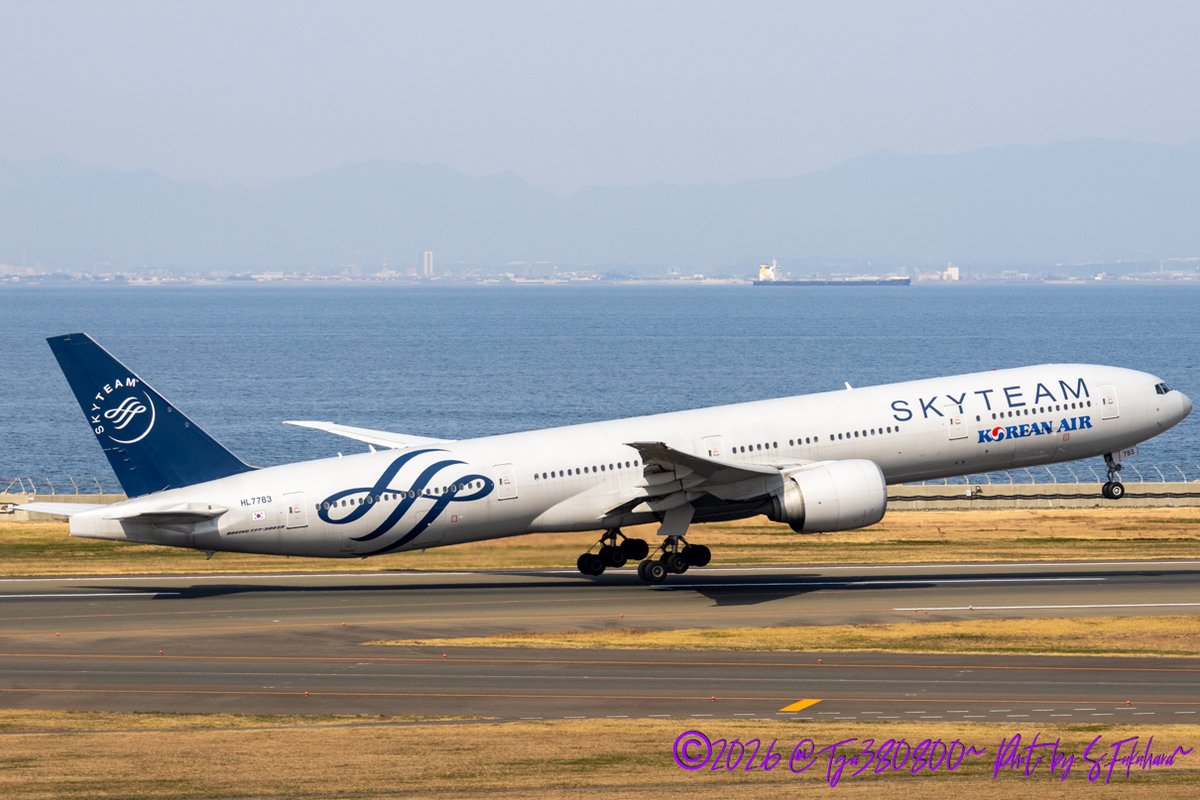 Tga380800's tweet photo. Airline:KOREAN AIR
Aircraft:B777-300ER
Locations:NGO
Date:22/03/2026
Remarks:SkyTeam Livery
#KOREANAIR #大韓航空 #KE
#Boeing #B777 #B777300ER
#NGO #ChubuCentrairInternationalAirport #中部国際空港 #セントレア #RJGG
#飛行機好きな人と繋がりたい #飛行機好きな人 #飛行機写真
#SkyTeam #スカイチーム
