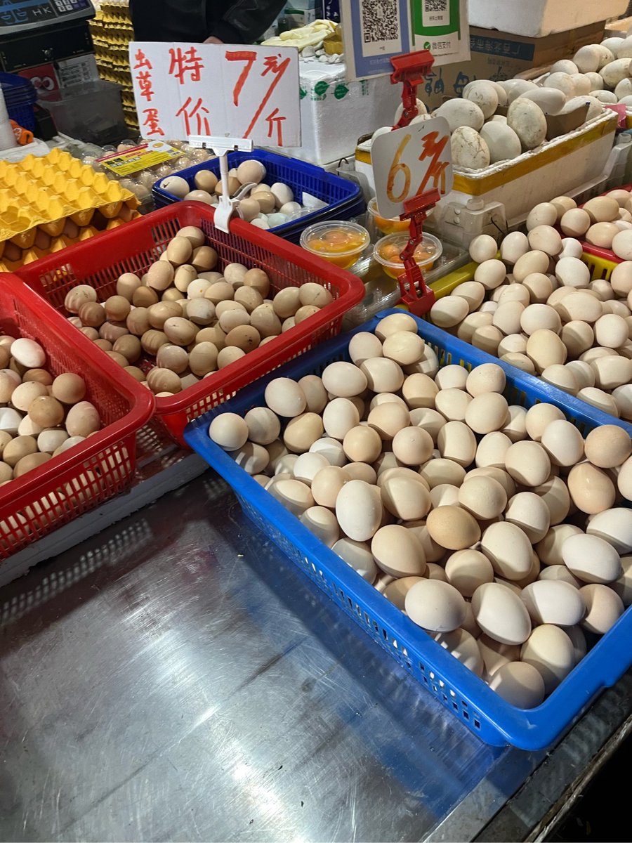 JenHanrahan7's tweet photo. [Fresh, local veggies u0026 eggs restocked at our farmers’ stand today! Grab them for your weeknight meals—no fancy processing, just pure goodness. #FreshEats #LocalProduce]， https://t.co/0NXvyT5Iq6