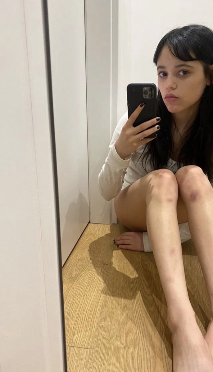 scarrexia's tweet photo. how many of you have ever felt personally victimized by this picture of jenna ortega https://t.co/xvImEwY7b6