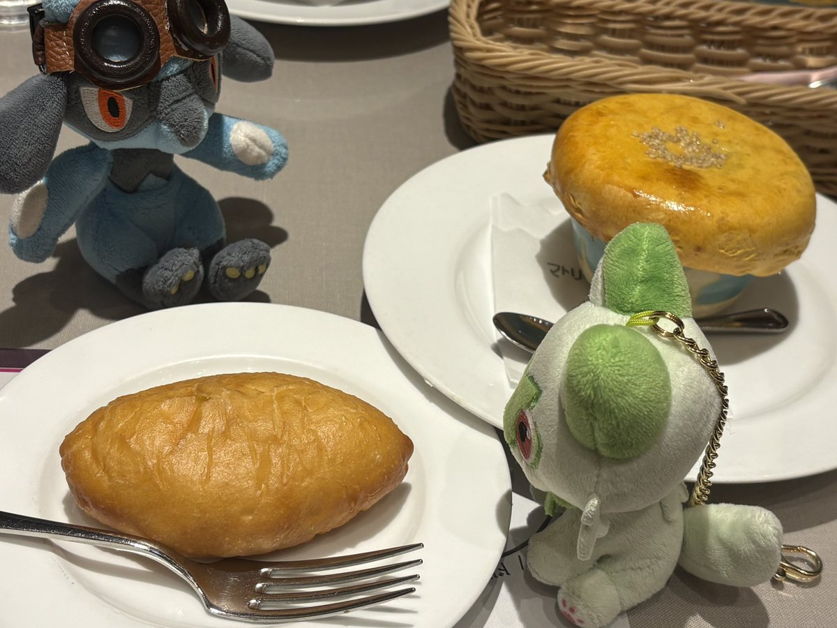 Sousuke_grmr's tweet photo. お久しぶりです！
家族が闘病中のため、諸々遅くなっていて申し訳ありません💦
7月下旬に知里さんと遊んできました☺️
おすすめのお店やポケセン巡りとても楽しかったです🎶（1/2） https://t.co/Gg9v5pB1Ao
