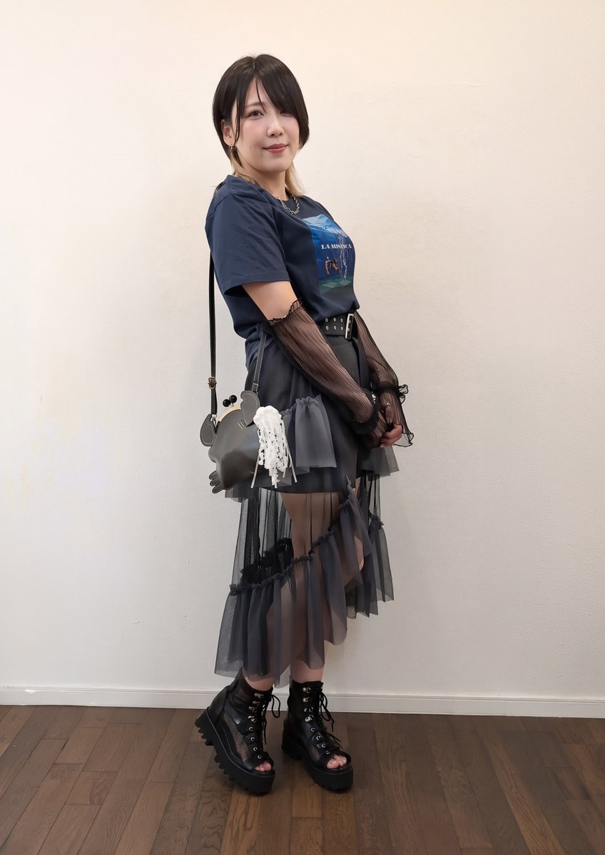 LaMistica_shop's tweet photo. 最終日にレディさんがクラゲコーデをして下さいました✨
髪もスカートもふわふわクラゲ🪼

この作品を手伝ってくれた教え子達が、お写真とても喜んでいました☺️
着てもらえるのって嬉しいよね。また頑張ろう！

ショップ追加済↓
https://t.co/y2zg2Wq14g

#プロレス芸術祭
#レディC
@LadyC_stardom https://t.co/8buS8OT85I