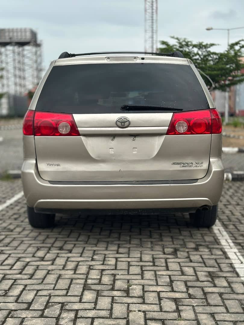 younglord90's tweet photo. NIGERIAN USED
2007 TOYOTA SIENNA
BUY AND DRIVE
Price:5m
Location: Ajah
Contact: 09018088872
#naijabusiness #LagosCars #BuyAndSellCars #CarsForSale #CarsInNigeria #ajah #lekki #goodcars https://t.co/X4d0netZKe