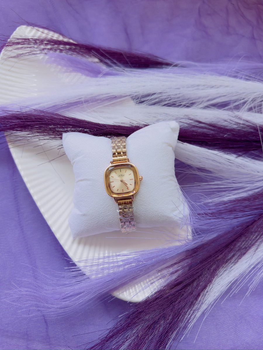 __Mussyy's tweet photo. Female Wristwatch, ₦15,000.00. https://t.co/rb4zIKOCNm 

Available in stock.
@Kemsky_W 
Please repost🤲🏿 https://t.co/SdrHZBlUCC