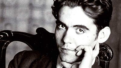 rtve's tweet photo. 90 años del asesinato de Lorca | El poeta eterno sigue fascinándonos mucho más allá de su leyenda.

Su figura sigue muy presente en el teatro, el cine, la poesía, la música, el cómic... y la vida.

https://t.co/GtSUPqYTgS https://t.co/gLlNJnPNhv