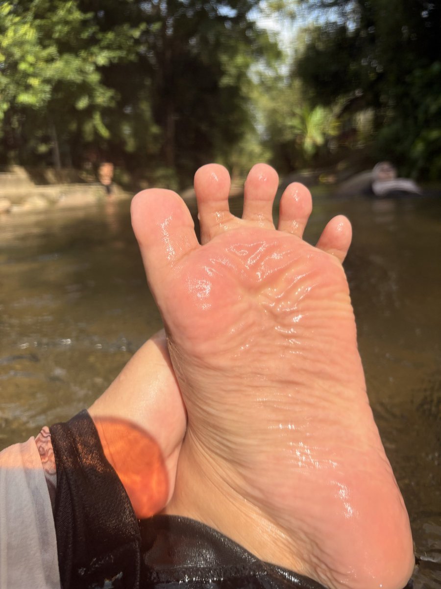fiia5ni's tweet photo. feet-ish
gatall nok kaki pijak pasir kaso https://t.co/Phbs00QMHc