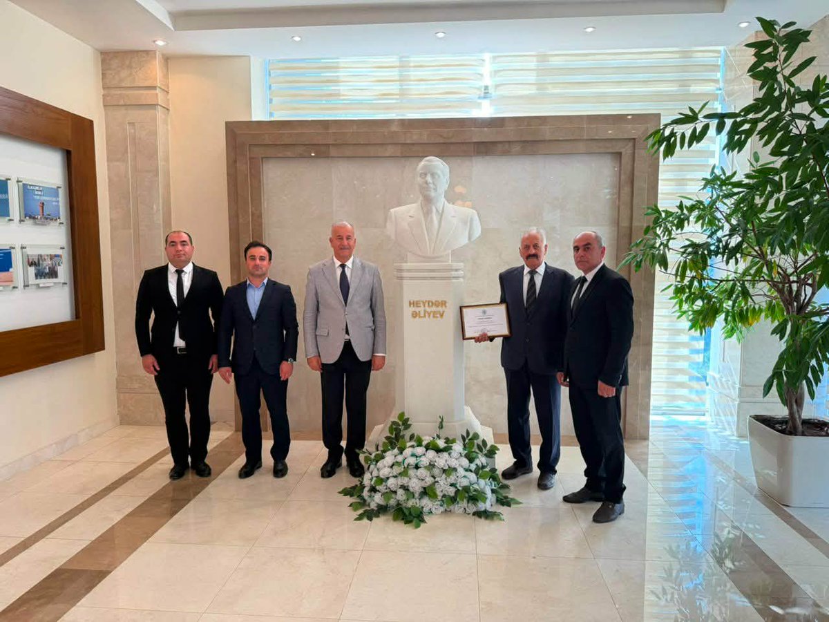 qebeleyap's tweet photo. Yeni Azərbaycan Partiyası (YAP) Qəbələ rayon təşkilatı tərəfindən partiya veteranı Göyüşov Dursun Hacı oğlunun 75 illik yubileyi münasibətilə onunla görüş keçirilmişdir.
https://t.co/gq5W2fmMOz https://t.co/lovObUnmXn