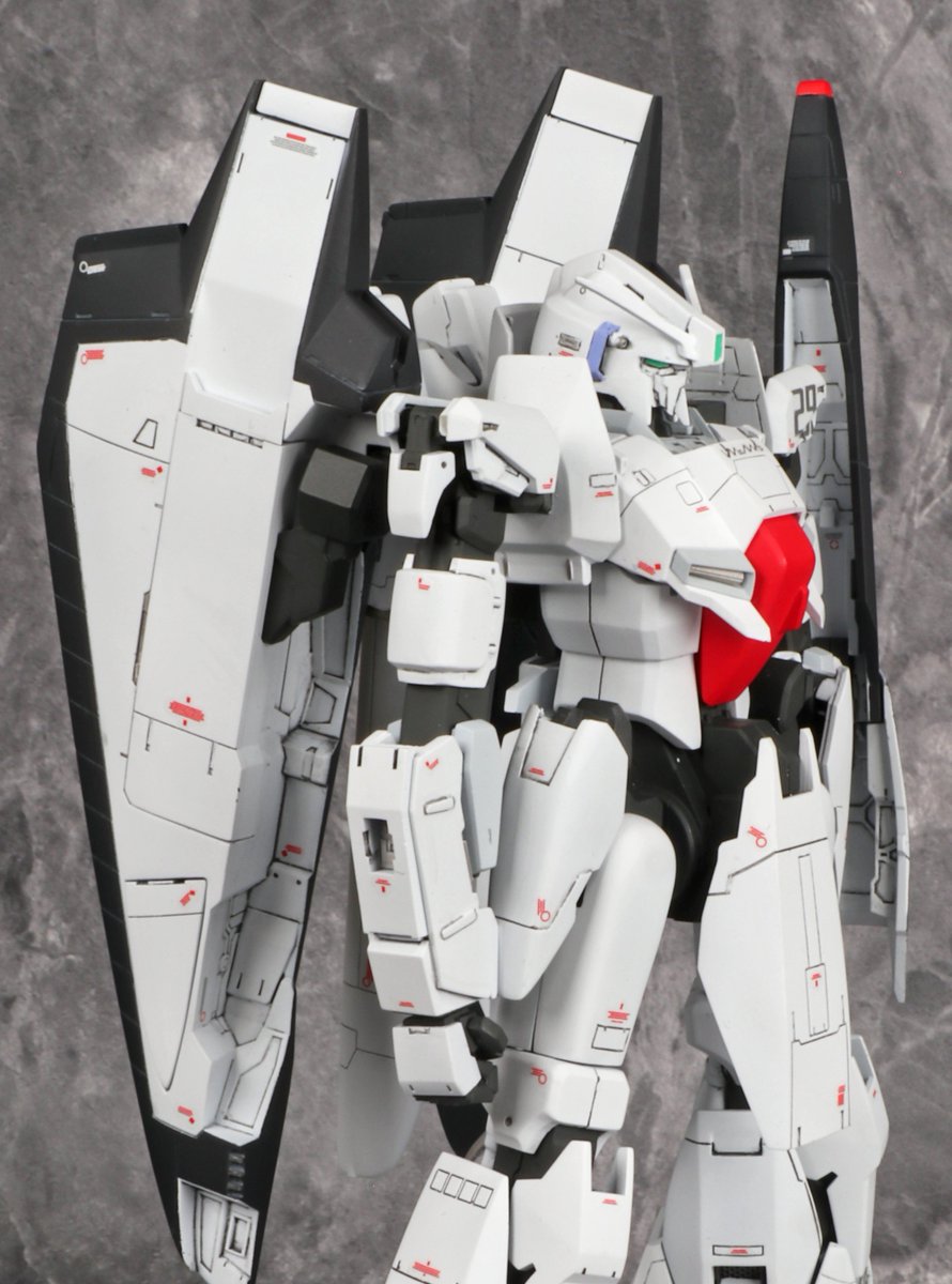 KuWa0511's tweet photo. C4においても同様に、両形態の変形ギミックを検討したうえで1/144に落とし込ん��います
なので、胴体内部こそ簡略化していますが、パーツ形状は両形態でほぼ一致しています
完全変形のためのギミックは考えてあるので、いずれやってみたいですね(1/100なら可能かしら
#Zplus
#ガンダムセンチネル https://t.co/lBHbOWSdy8