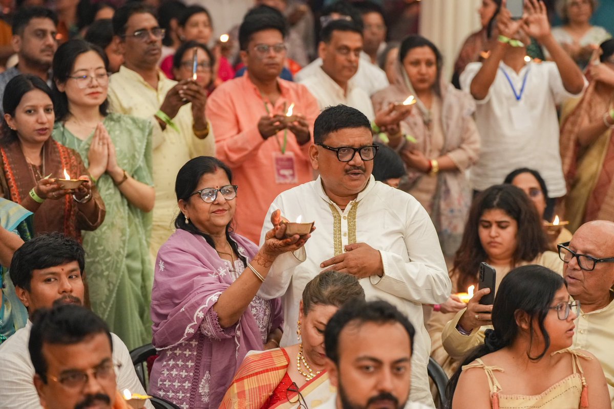 Gurudev's tweet photo. An evening of music, wisdom and celebration at The Art of Living Siliguri Ashram. https://t.co/Oq9aeFkEJJ