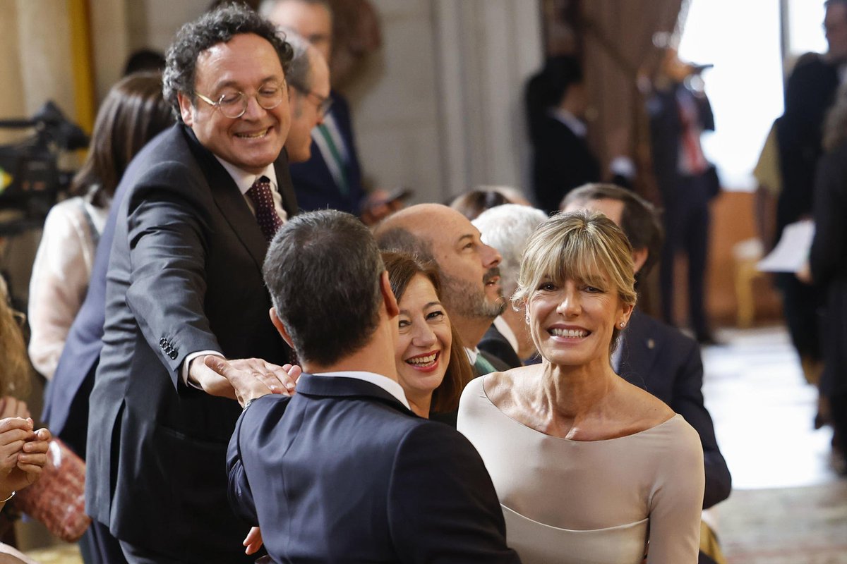 capTercio's tweet photo. Hilo con lo más destacado de la segunda legislatura de Pedro Sánchez.
Una legislatura marcada por tragedias con decenas de muertos, condenas de corrupción al núcleo del PSOE y a su entorno familiar, la amnistía como moneda de cambio y crisis de gestión que no dejan de sucederse. https://t.co/SdVcSeLHDd