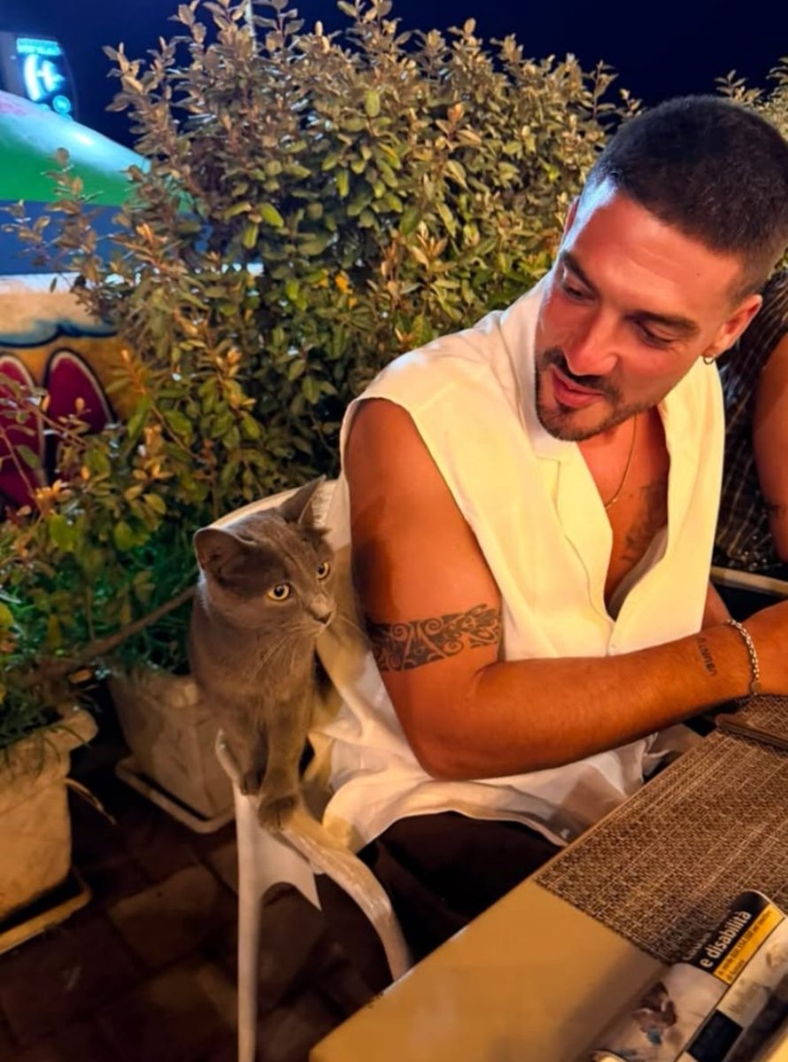 VeronicaMaretti's tweet photo. Io e il cocas in ferie in puglia per la cronaca mi sono fatta delle meches schiarenti sai per cambiare un po' 😂 #shailenzo #lolliners #cocas #lorenzospolverato https://t.co/z9oEobO54N