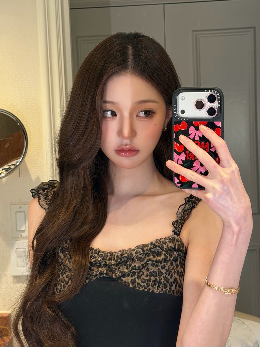 ivepics_'s tweet photo. wonyoung instagram update https://t.co/6nPq3PKM5t