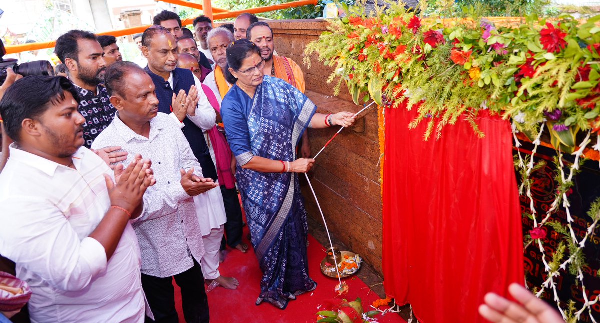 PravatiPOdisha's tweet photo. ଐତିହ୍ୟଗ୍ରାମ ରଘୁରାଜପୁରର ସମନ୍ୱିତ ପର୍ଯ୍ୟଟନ ବିକାଶ ନିମନ୍ତେ ଆଜି ଶୁଭ ଭିତ୍ତିପ୍ରସ୍ତର ସ୍ଥାପନ କରାଗଲା । ରଘୁରାଜପୁରର ପଟ୍ଟଚିତ୍ର, ଗୋଟିପୁଅ ନୃତ୍ୟ ସମେତ ଏଠାକାର କଳା, ସଂସ୍କୃତି ଓ ପରମ୍ପରାକୁ ପ୍ରୋତ୍ସାହନ ଦେବା ସହ ପର୍ଯ୍ୟଟକଙ୍କ ପାଇଁ ଉନ୍ନତ ସୁବିଧା ଯୋଗାଇବା ଦିଗରେ ଏହା ଏକ ମହତ୍ତ୍ୱପୂର୍ଣ୍ଣ ପଦକ୍ଷେପ ।

ଏହି ଅବସରରେ ପିପିଲିର ମାନ୍ୟବର ବିଧାୟକ ଶ୍ରୀ ଆଶ୍ରିତ ପଟ୍ଟନାୟକ, ପୁରୀ ଜିଲ୍ଲାପାଳ ଶ୍ରୀ ଦିବ୍ୟଜ୍ୟୋତି ପରିଡ଼ାଙ୍କ ସମେତ ଅନ୍ୟ ମାନ୍ୟଗଣ୍ୟ ବ୍ୟକ୍ତିବିଶେଷ ଉପସ୍ଥିତ ଥିଲେ । #Raghurajpur #Heritage #OdishaTourism @odisha_tourism @TourismDptt @narendramodi @PMOIndia @MohanMOdisha @CMO_Odisha