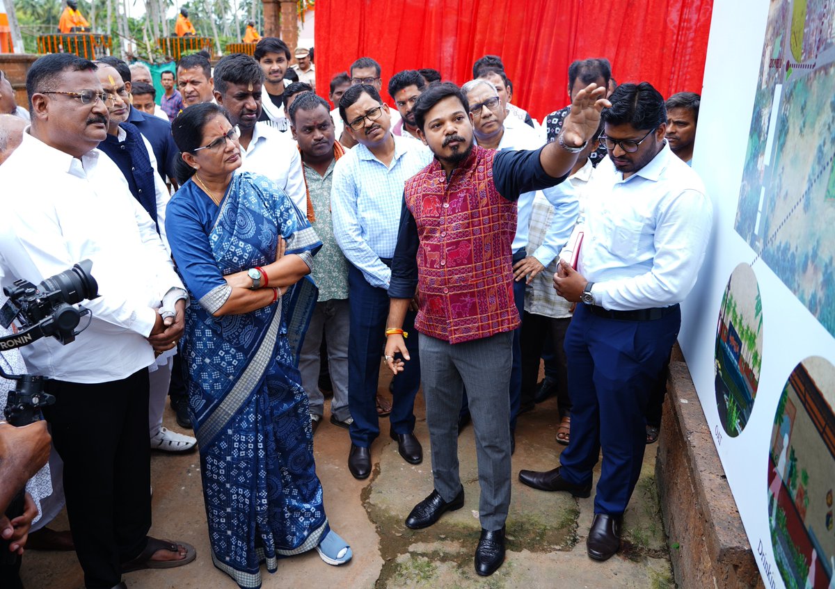 PravatiPOdisha's tweet photo. ଐତିହ୍ୟଗ୍ରାମ ରଘୁରାଜପୁରର ସମନ୍ୱିତ ପର୍ଯ୍ୟଟନ ବିକାଶ ନିମନ୍ତେ ଆଜି ଶୁଭ ଭିତ୍ତିପ୍ରସ୍ତର ସ୍ଥାପନ କରାଗଲା । ରଘୁରାଜପୁରର ପଟ୍ଟଚିତ୍ର, ଗୋଟିପୁଅ ନୃତ୍ୟ ସମେତ ଏଠାକାର କଳା, ସଂସ୍କୃତି ଓ ପରମ୍ପରାକୁ ପ୍ରୋତ୍ସାହନ ଦେବା ସହ ପର୍ଯ୍ୟଟକଙ୍କ ପାଇଁ ଉନ୍ନତ ସୁବିଧା ଯୋଗାଇବା ଦିଗରେ ଏହା ଏକ ମହତ୍ତ୍ୱପୂର୍ଣ୍ଣ ପଦକ୍ଷେପ ।

ଏହି ଅବସରରେ ପିପିଲିର ମାନ୍ୟବର ବିଧାୟକ ଶ୍ରୀ ଆଶ୍ରିତ ପଟ୍ଟନାୟକ, ପୁରୀ ଜିଲ୍ଲାପାଳ ଶ୍ରୀ ଦିବ୍ୟଜ୍ୟୋତି ପରିଡ଼ାଙ୍କ ସମେତ ଅନ୍ୟ ମାନ୍ୟଗଣ୍ୟ ବ୍ୟକ୍ତିବିଶେଷ ଉପସ୍ଥିତ ଥିଲେ । #Raghurajpur #Heritage #OdishaTourism @odisha_tourism @TourismDptt @narendramodi @PMOIndia @MohanMOdisha @CMO_Odisha