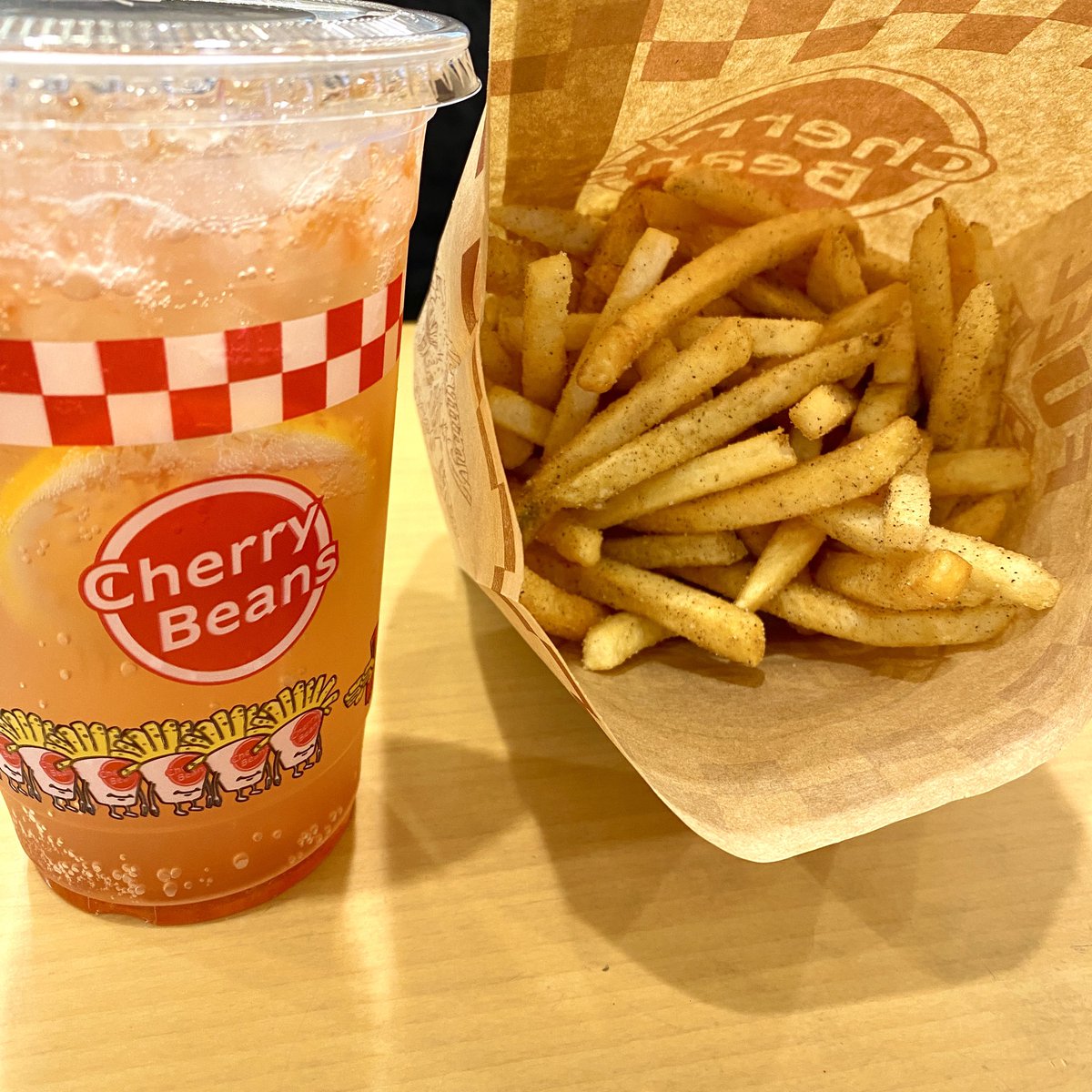 ambienceall's tweet photo. チェリービーンズポテト味濃い！って思ったけど止まらない
また食べに来たいくらいに https://t.co/e7gVMOHjSK