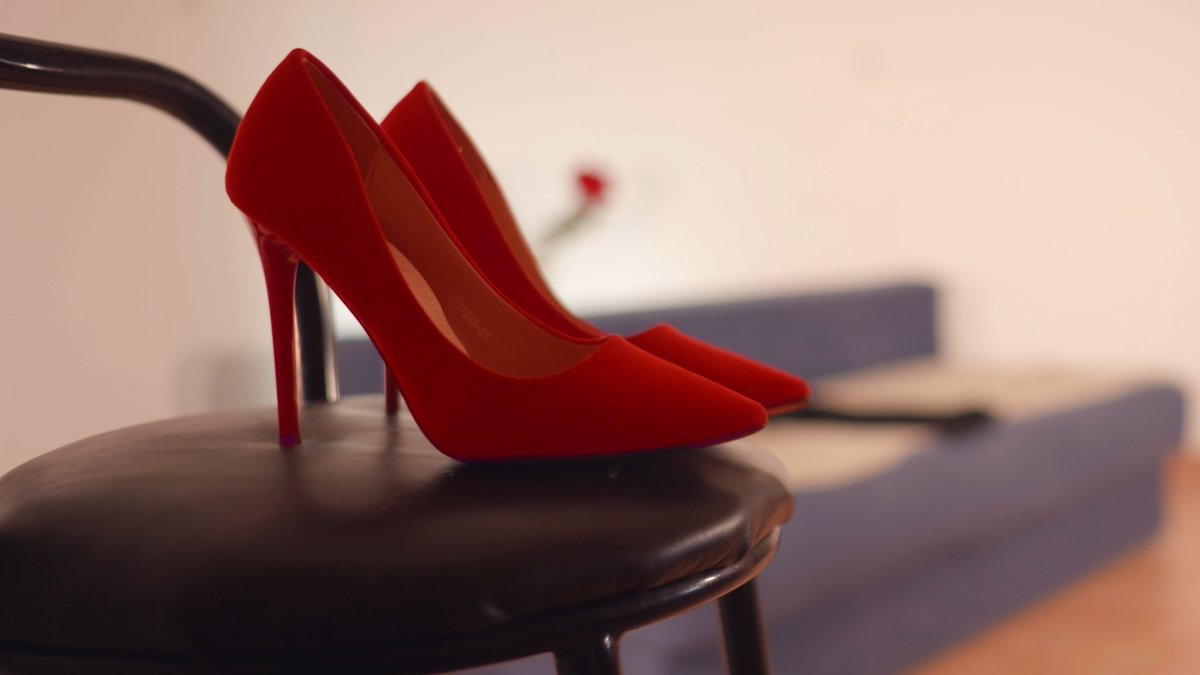 GladysAmour's tweet photo. Worse🔥 than passion #feetfetısh #grwm #feet #fashiondesign #fetish #heels #stilettos #highheels #womenlegs #womanlegs #redhighheels #sandals #redhead #contest https://t.co/7Bk1MwEqny