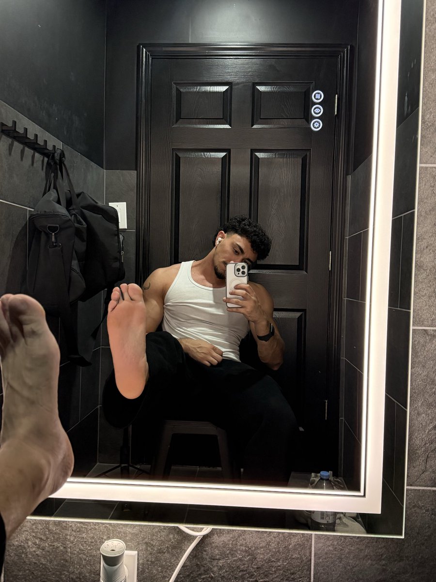 malikyourdaddy's tweet photo. Post gym 🦶 https://t.co/bKgfFBjJUj