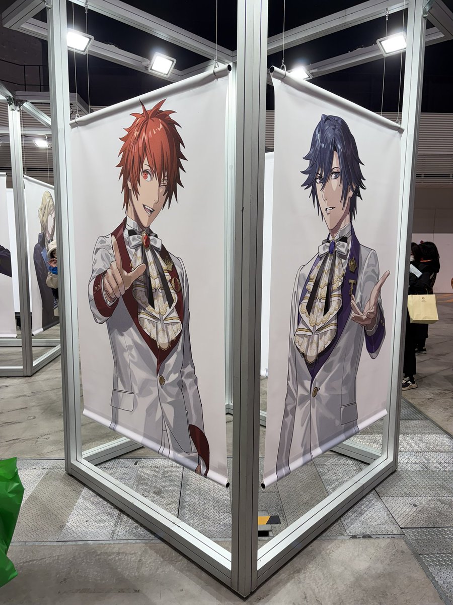 OavvjaL157HwDTW's tweet photo. 現地で見てからずっと離れない
どう考えても優勝は四ノ宮那月です
シンメ柱は最高です
センター達を一気に見れるここも最高です

ここにずっといたためにファスチケなのにライエモカード貰えなかったバカですけどやっぱり最高です https://t.co/e1E7y2V5sv