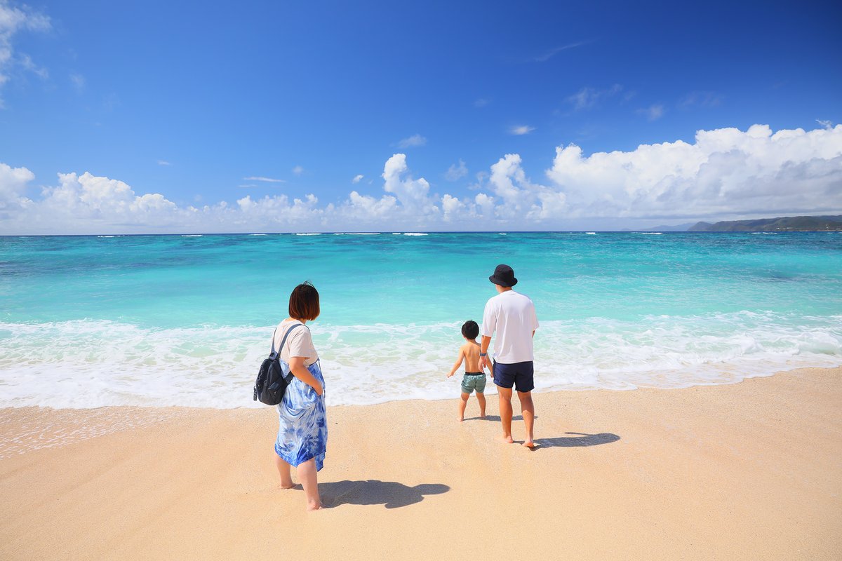 ryo_beppu's tweet photo. 奄美に夏が帰ってきましたよ。海辺でファミリースナップ撮影してきました。夏の撮影は暑いけど色彩は極上です。 https://t.co/sSNSle4HRh