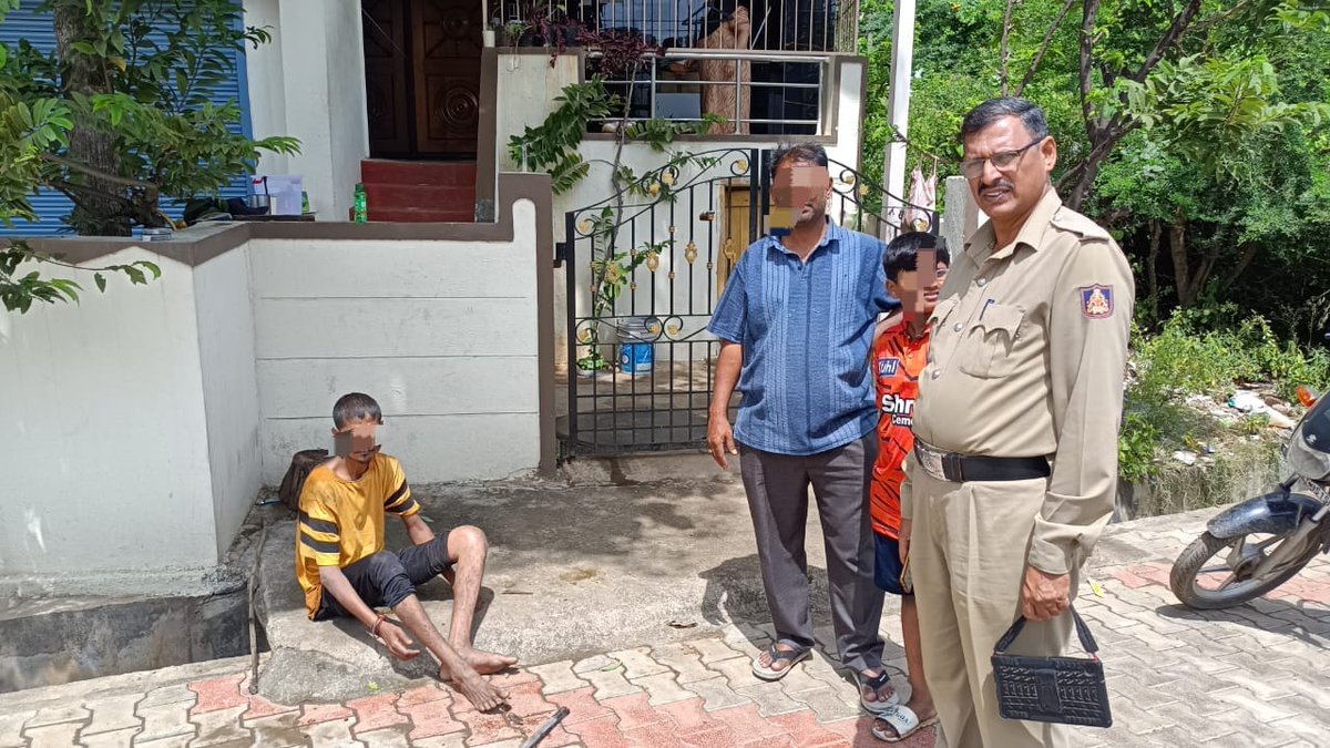 112haveri's tweet photo. ರಾಣೇಬೆನ್ನೂರು ಜಿಲ್ಲಾ ಅಸ್ಪತ್ರೆಗೆ ಕಳುಹಿಸಿ ಮಾಹಿತಿಯನ್ನು ಸ್ಥಳೀಯ ಠಾಣಾಧಿಕಾರಿಗಳಿಗೆ ತಿಳಿಸಲಾಗಿರುತ್ತದೆ. @sphaveri @112Karnataka @112haveri https://t.co/mGLJ1Ua6HP