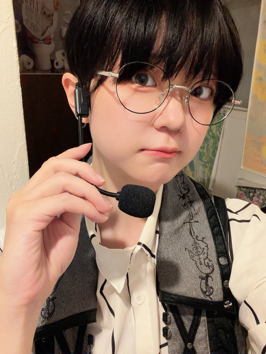 toumaMocha's tweet photo. ログイン！飴を舐めています🍬

遠隔▶︎ https://t.co/b8vGLmEmRb

#秋葉原 #男装 #コンカフェ #秋葉原コンカフェ #男装コンカフェ #男装カフェ #中性 #推し不在さんおいで #眼鏡 #自撮り界隈 #自撮り界隈と繋がりたい https://t.co/7GkZfy8NTj