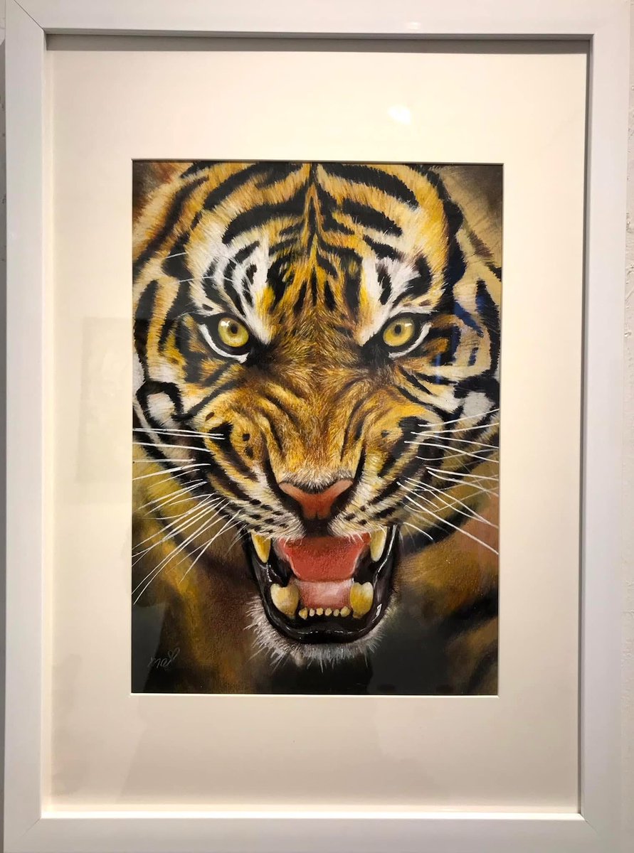 mentordisciple7's tweet photo. Facebookのお友達MaiChenさんの個展にて色鉛筆画や油彩画による迫力ある猛獣は圧巻でした❗️👏🏻 https://t.co/QHh9QmWJ45