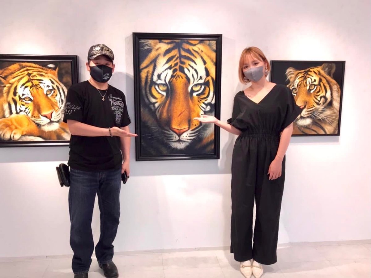 mentordisciple7's tweet photo. Facebookのお友達MaiChenさんの個展にて色鉛筆画や油彩画による迫力ある猛獣は圧巻でした❗️👏🏻 https://t.co/QHh9QmWJ45
