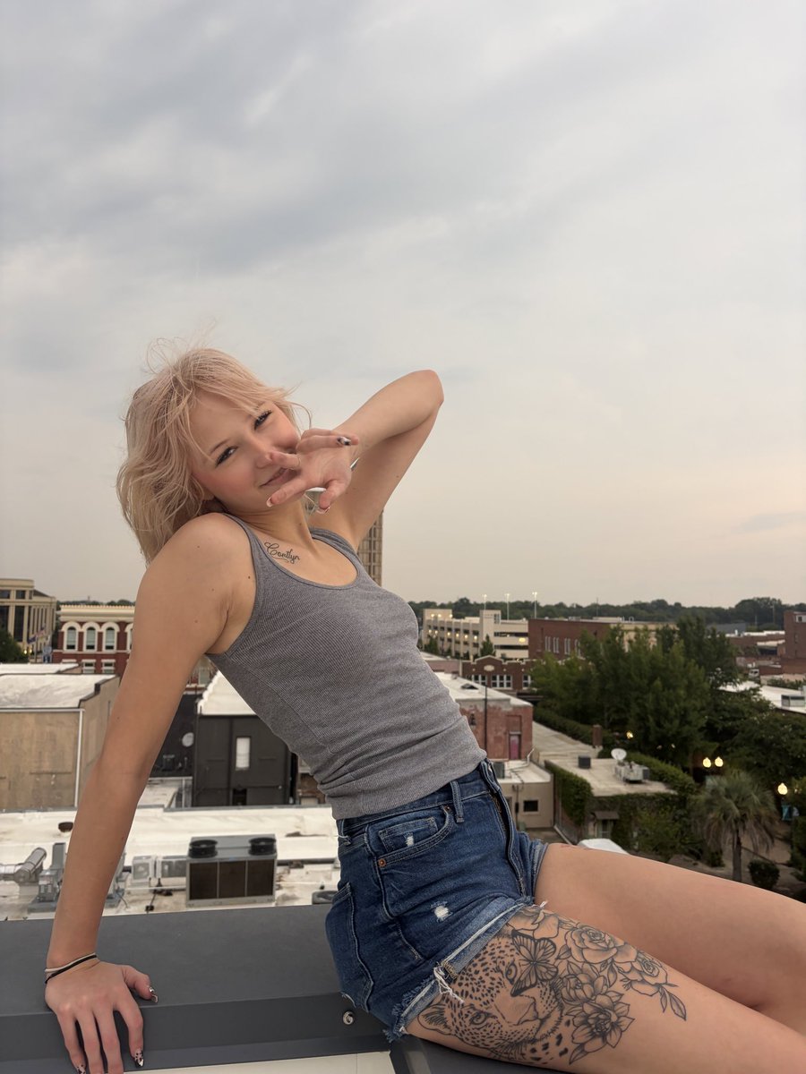 EmiliyaHickman's tweet photo. sorry i was weird i want you https://t.co/iLytchzPHi