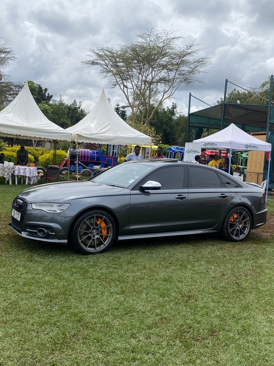 Kalasinga_'s tweet photo. The car community in Kenya is mourning another painful loss. The loss of Mutua (Wakanesa) cuts deep.

He was one of the pioneers of the enthusiast scene here. He brought in one of the very first Mk5 GTIs, then one of the first BMW 335is and finally this tastefully done V8 Audi S6, one of the fastest cars in the country.