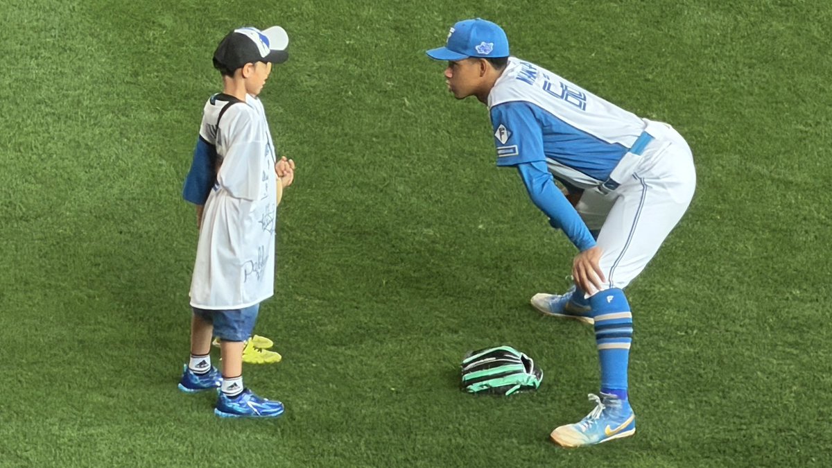 Jesssssi53's tweet photo. 万波「いいかよく聞け少年。恋愛っちゅうのはだな」 https://t.co/ftmYxy2fRX