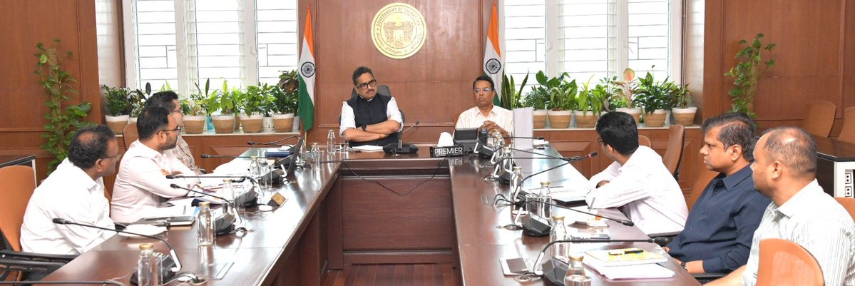 TelanganaCS's tweet photo. Chief Secretary Shri @sjaju1, IAS reviewed the functioning and ongoing development initiatives of HMDA today at the Dr. B.R. Ambedkar Telangana Secretariat.

He directed officials to ensure coordinated planning, expedite key infrastructure and development projects, and strengthen urban infrastructure across the Hyderabad Metropolitan Region.

The Chief Secretary emphasised sustainable, integrated and citizen-centric urban development in line with the vision of #TelanganaRising2047.
