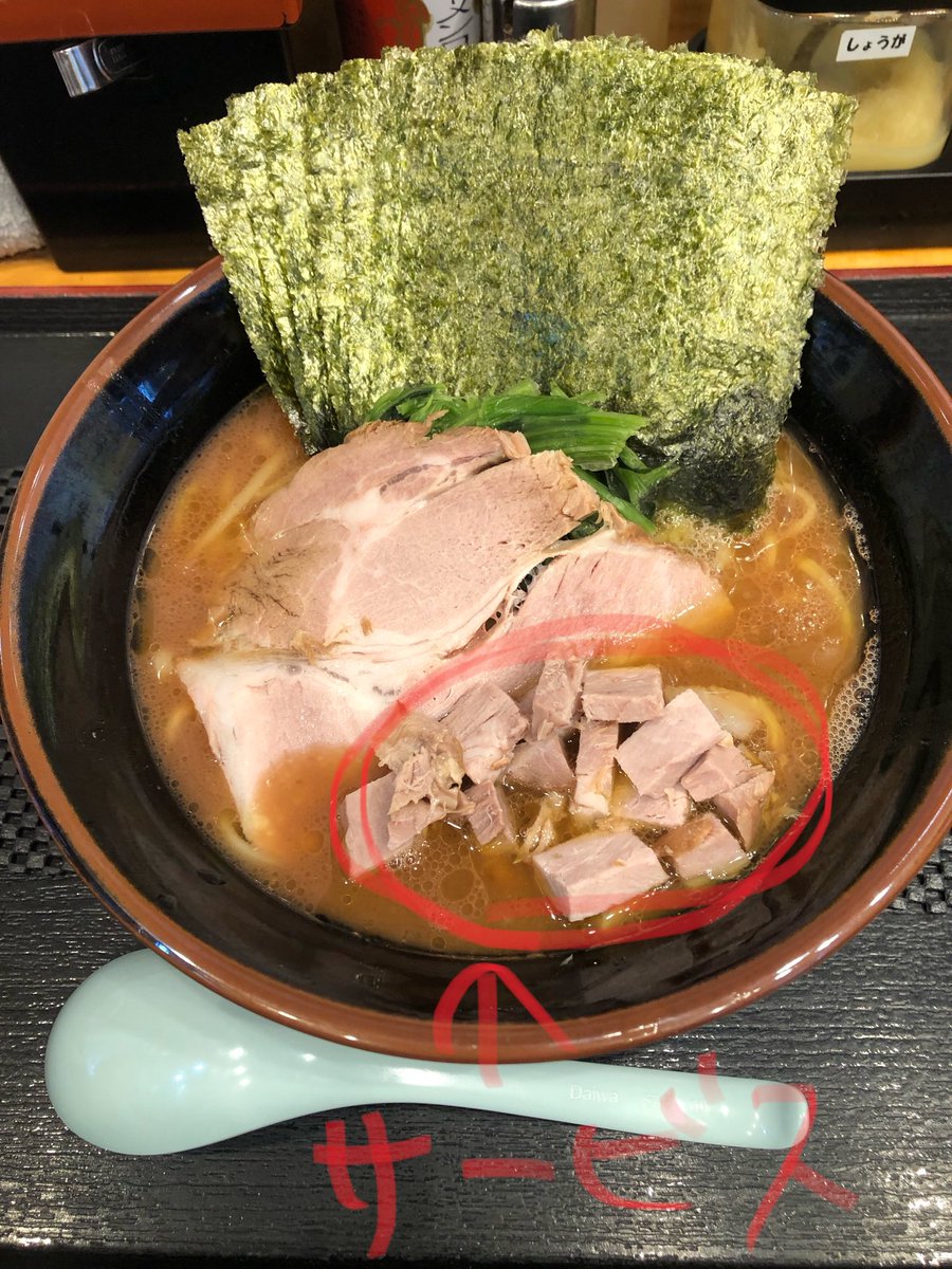 Massel012's tweet photo. 最近食べに行くラーメン屋さんでチャーシューとかをサービスでトッピングされてることが増えたんだけど気持ちはとても嬉しい。でもね、わたしラーメンのチャーシュー1番苦手やねん…食べるけどな‼️居酒屋さんでエビマヨサービスで来た時もエビマヨ苦手だしお腹にキャパないしで死んだ難しいねサービス https://t.co/orKLC3r1CR