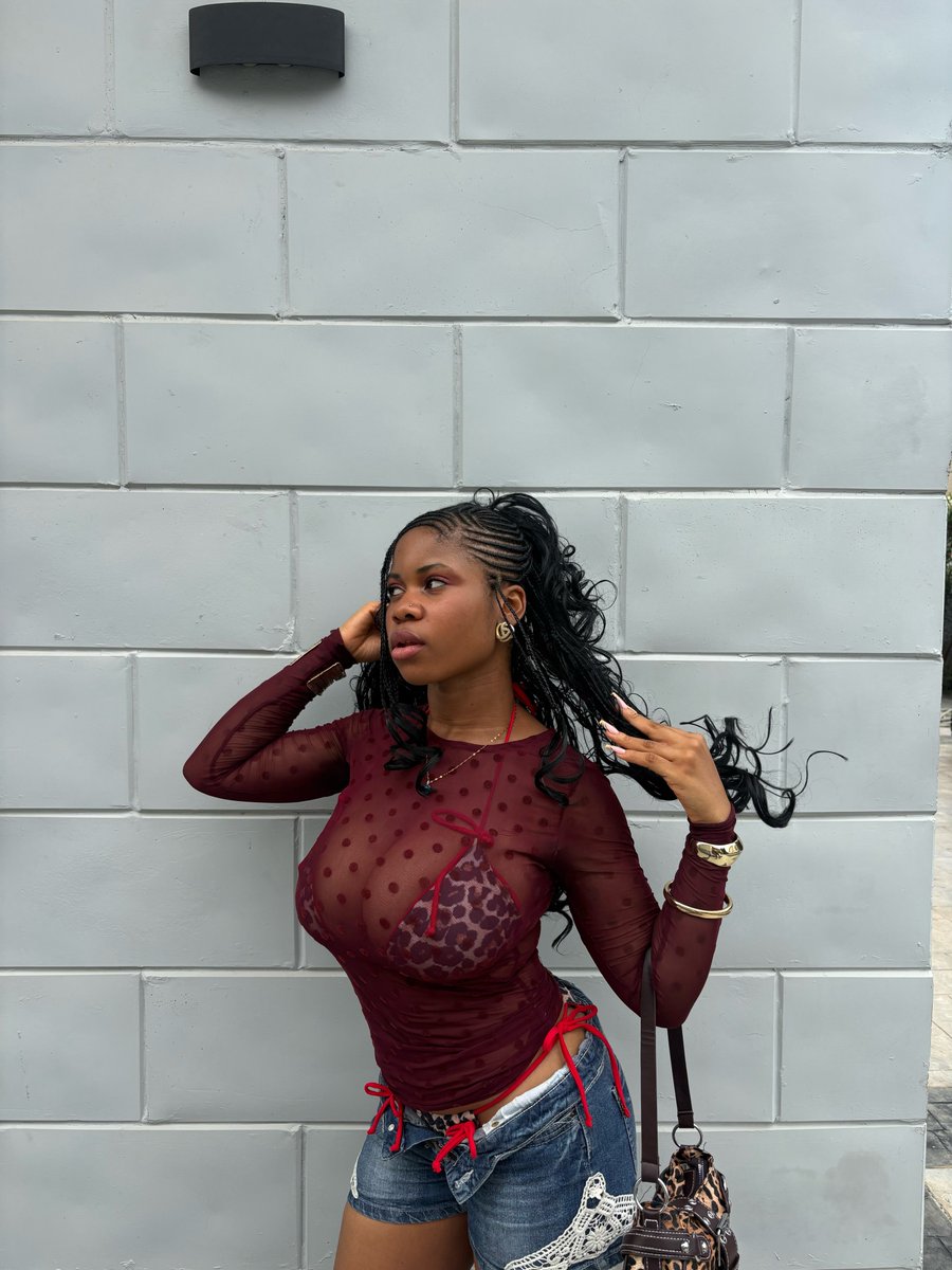 therealestzaram's tweet photo. Slide 3 is my personal fav💋🌹 https://t.co/GusGn9nyL1