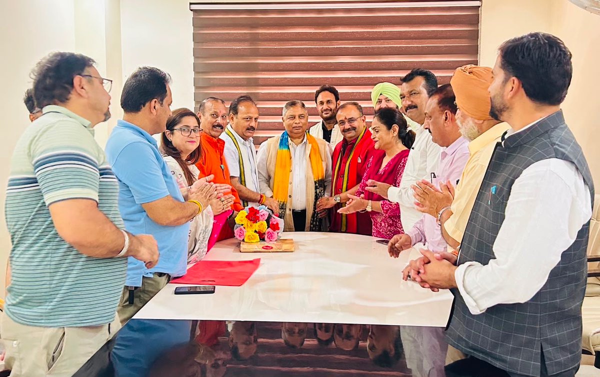 BJP4JnK's tweet photo. J&amp;K BJP leaders felicitate and extend heartfelt congratulations to Sh. @iamsatsharmaca Ji on his election as a Member of the Governing Body of AIIMS Vijaypur. https://t.co/yLtJNDTVmh
