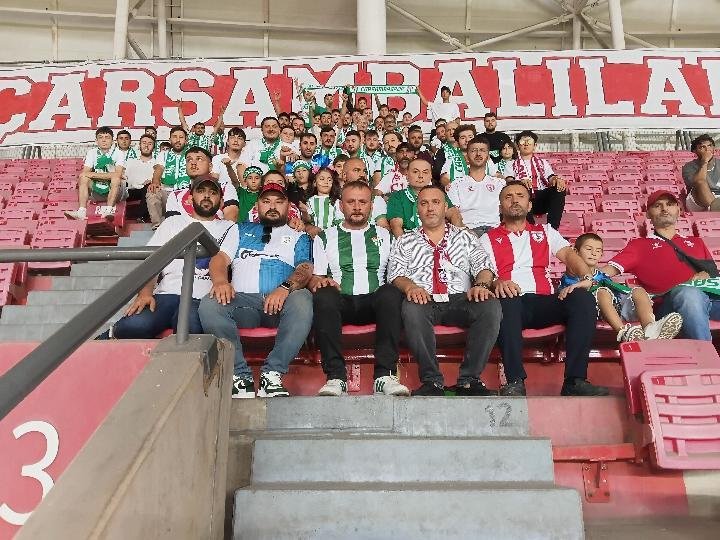 UgurCapkinn55's tweet photo. Bir pankartan çok fazlası kanım gözyaşım Rahat uyu #ÜmitÇapkın kardeşlerin dimdik ayakta....

#Samsunspor 
#Şimşekler 
#Çarşambalılar https://t.co/H0uYK0oroF