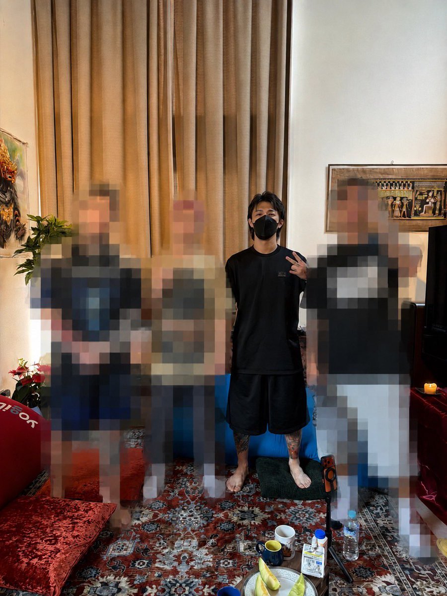 RENRENspzo's tweet photo. 「ブラックローズ×ジョリー」

これは想像もしてなかった展開すぎる.....笑
この対談めちゃくちゃ気になるな。

ジョリー、このままブラックローズ加入....？ https://t.co/KYnM9vQsoi