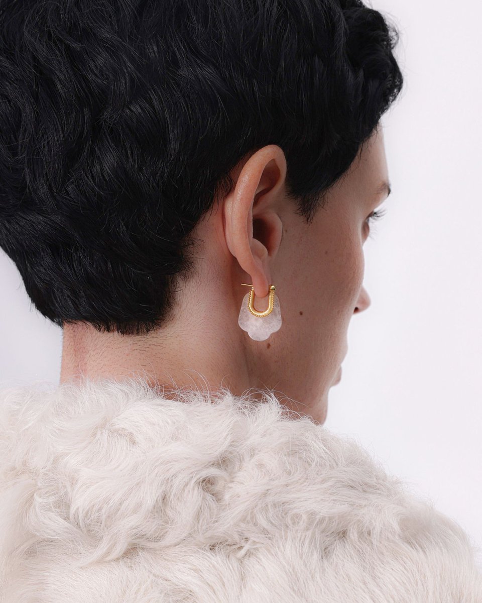 shibuya_parco's tweet photo. 【本日より💍】OtanO POP UP STORE
ジュエリーブランド #OtanO が期間限定POP UPを開催。
最新コレクション「Aruna Dhuli」から定番アイテムまでオリジナルカットの天然石を使ったシルバーアクセサリーをご用意✨
🗓️8.21-8.30
📌渋谷パルコ/2F POP UP SPACE
▼詳細はこちら
https://t.co/XJLWz0dK4o https://t.co/qvsvnBRzpg