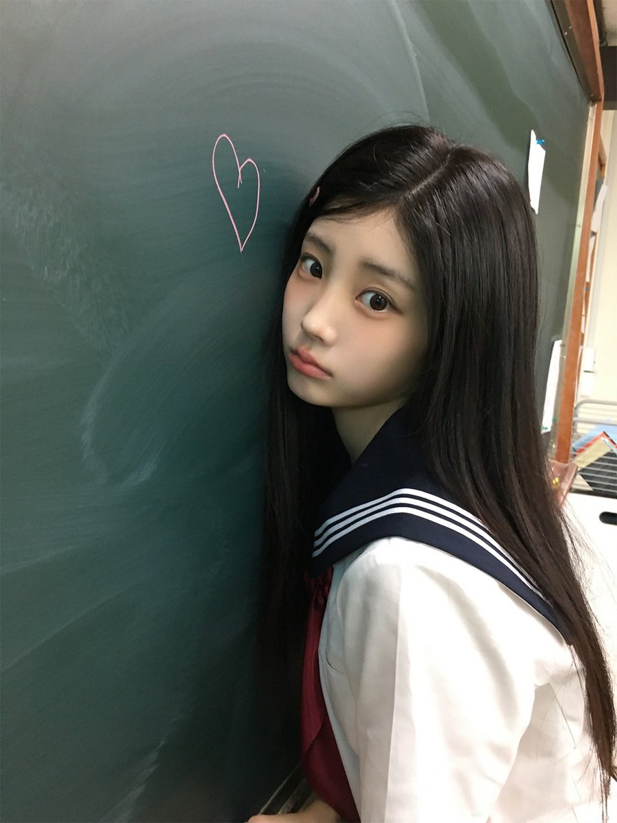 twoonehee's tweet photo. 260818 아일릿 인스타 #원희 

여기 내가 있어 ᥩ ´ࠔ`ᥥ♡ https://t.co/9zv9Rml5Tl