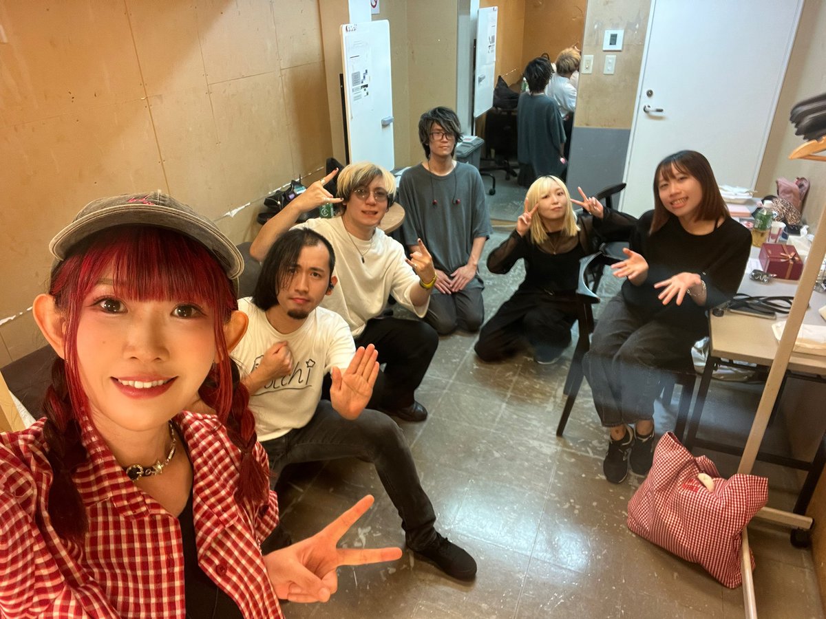 a_y_u_k_aaaaa's tweet photo. 💐八月の夜LIVE御礼💐
￣￣￣￣￣￣￣￣￣￣￣￣
昨日は"八月の夜LIVE"ご来場&配信視聴
有難うございました🙇‍♀️✨

記念すべき第1回のO.A.という事で
とても緊張していたのですが
皆さん温かくてノリ良すぎて最高でした！✨

SILENT SIRENさんとクレイジーウォウウォ!!さんのLIVEも楽しすぎ＆圧巻で勉強させて頂きとても濃い1日でした🙏

貴重な経験を本当に有難うございました🙇‍♀️
スタッフの皆様やTikTokさんにも感謝です🙇‍♀️
まだまだ…頑張ります！

【AYUKAセトリ】
1.ドゥ
2.ダンシンザシステム
3.モノノ怪BEAT
4.TARINAI
5.コーディネート

次は8/22大阪でフェス出演🔥
