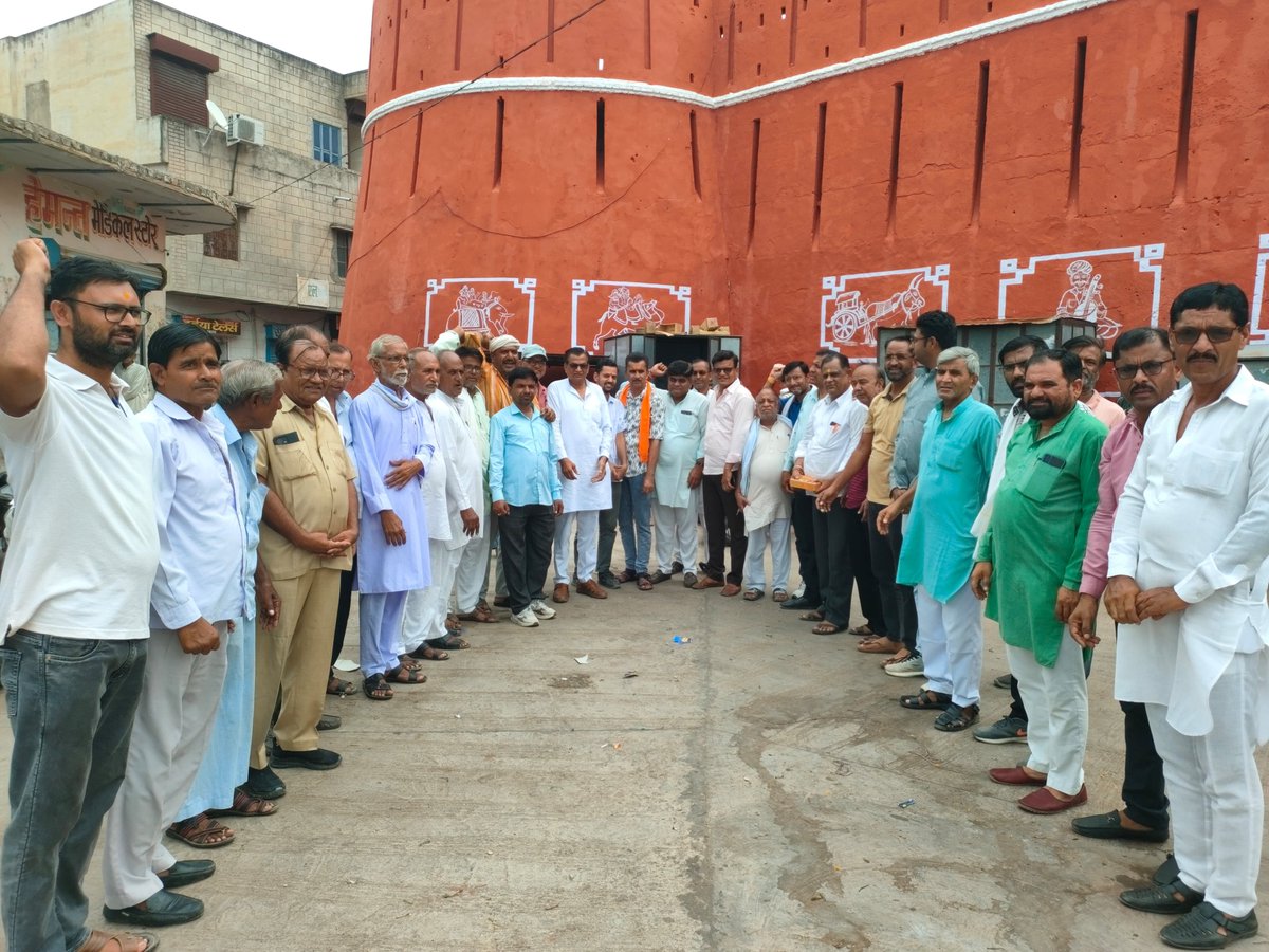 sureshtaranagar's tweet photo. श्री सतीश जी पूनिया को भाजपा का राष्ट्रीय महामंत्री नियुक्त करने पर तारानगर में भाजपा कार्यकर्ताओं ने मिठाई खिला कर और आतिशबाजी कर राष्ट्रीय नेतृत्व का आभार व्यक्त किया।
@BJP4Rajasthan 
@DrSatishPoonia जी https://t.co/kIkZ6DVvaZ