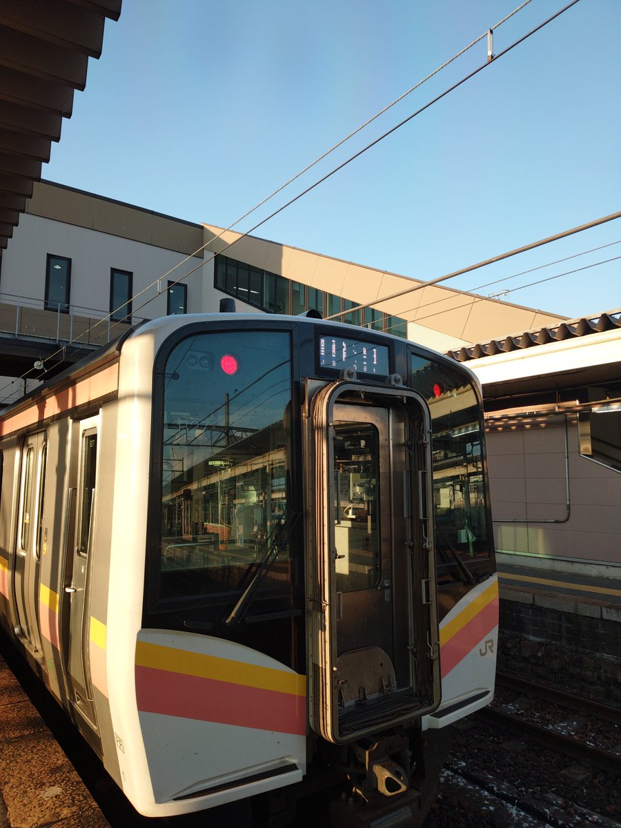 oshi_pen24's tweet photo. 🚃ラストぉぉぉ😌 https://t.co/97hZE3zgEN