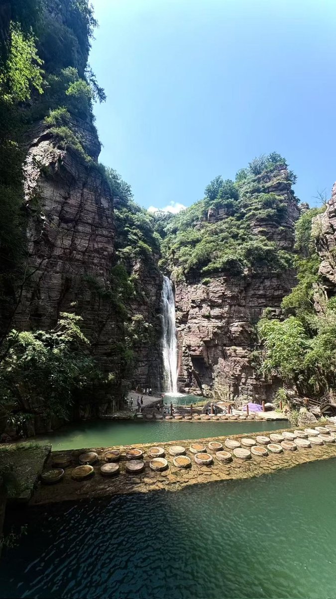 47648427qqcom's tweet photo. 巍巍太行山横亘天地间，层峦叠嶂藏着千年风骨与壮丽景致✨，每一步都撞进山野的诗意里。 https://t.co/1VUGpP5clf