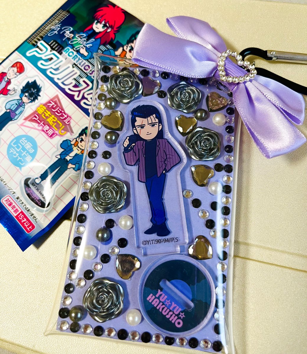 inuo_inuo's tweet photo. 神取と100均の幽白グッズ買って開封してはしゃぐギャンブルにハマってる。この絵柄めっちゃ可愛くて好き〜。そこで、100均で揃えた材料で左京さん推しグッズ作ってみたので神取にプレゼントします🎁好きやろ、BBCの左京さん。 https://t.co/3WvMBAjSL1