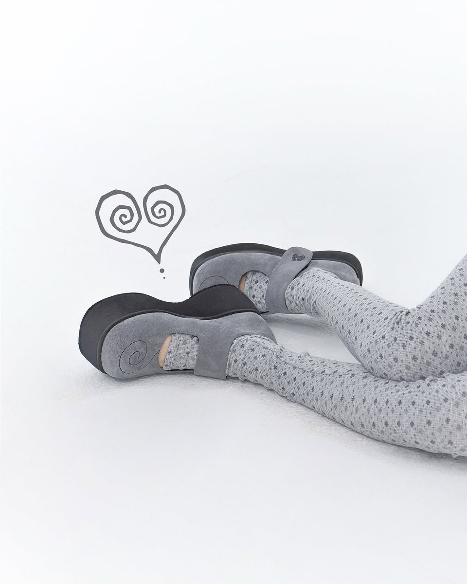 hugyourskinkr's tweet photo. ROMANTIC MOVE x HUGYOURSKIN COLLABORATION
MUSINSA Edition Release on 4th of Sep

• HYS x RMMV flower moccasin (Brown)
• HYS x RMMV spiral platform mary jane (Gray)
• HYS x RMMV spiral platform mary jane (Black)