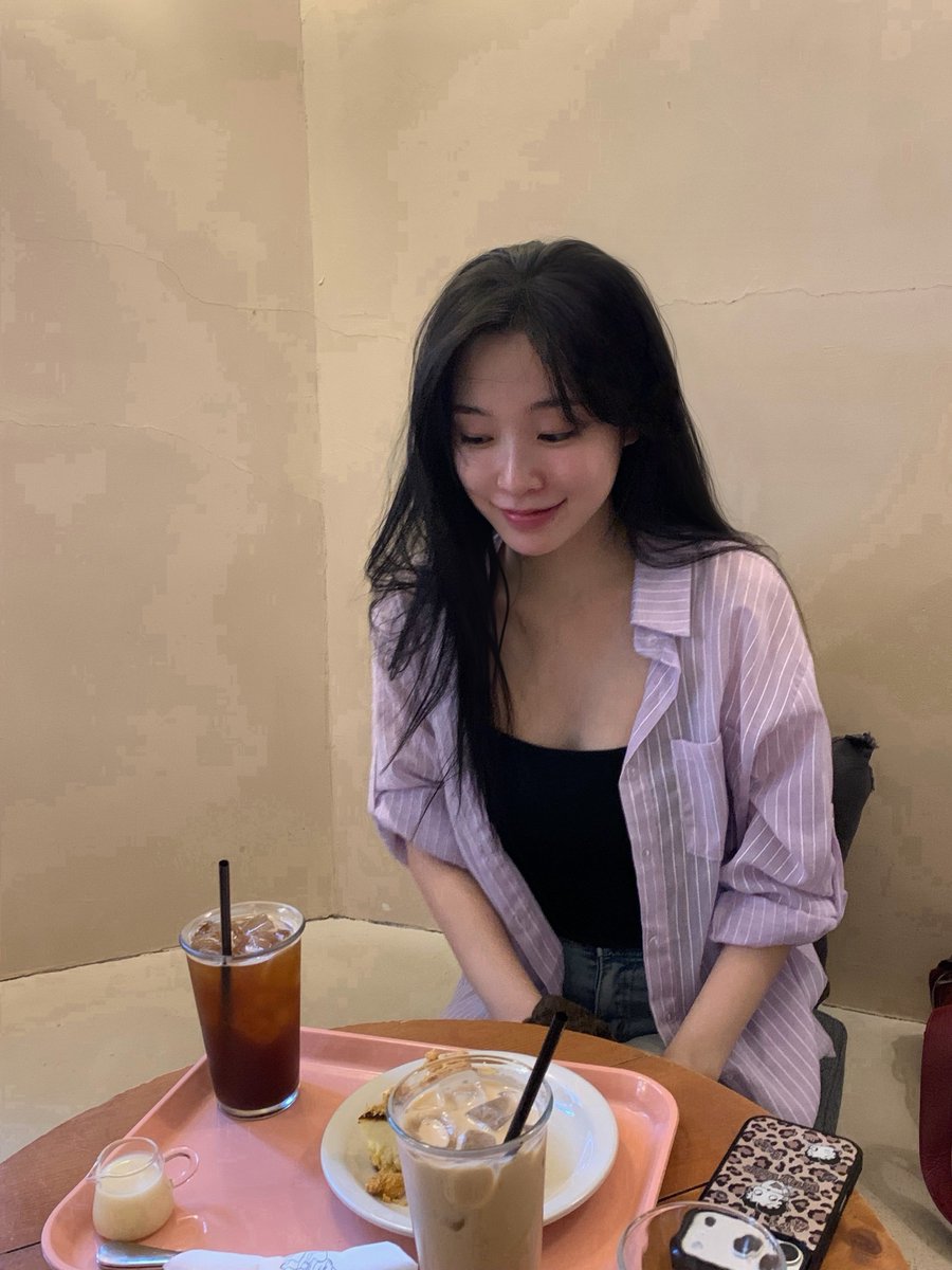 NsamoyedC's tweet photo. 🦊fox._.zzlo_ instagram 

Cheese cake🧀

🔗 https://t.co/CXeIHf9NhN

#LEESEOYUL #이서율 
#GAHYUN #가현 
#Dreamcatcher #드림캐쳐 https://t.co/R0SmbDgbZK