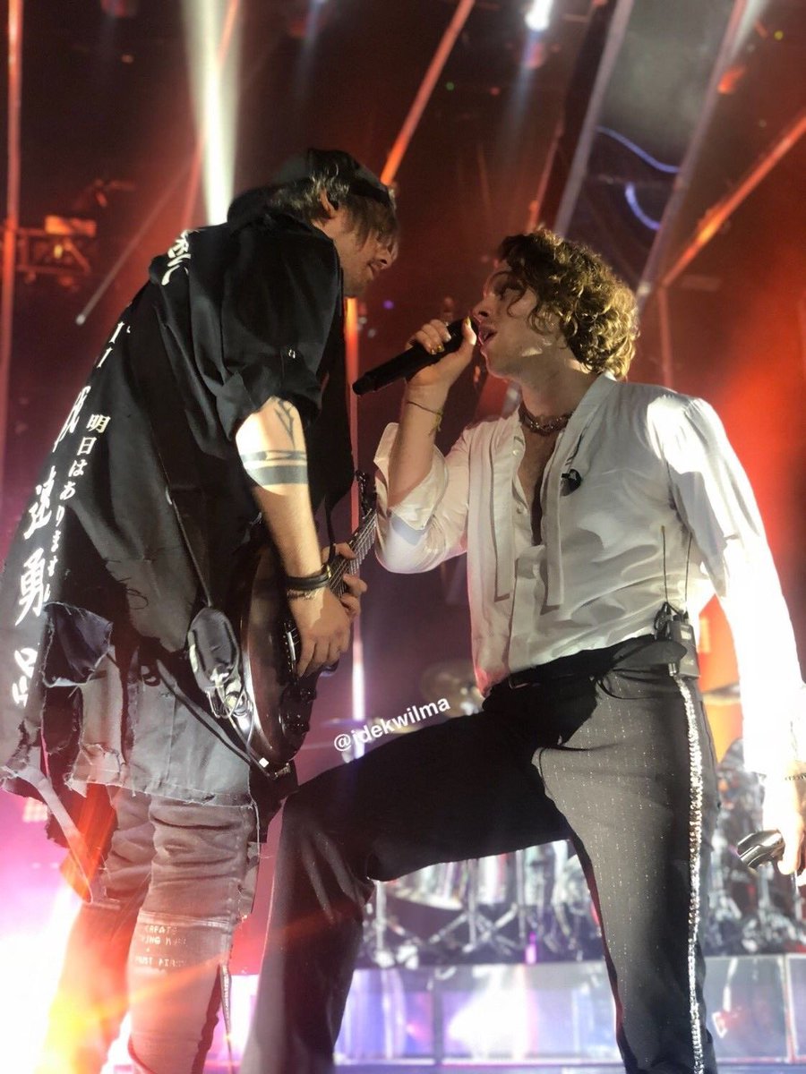 Melimancin's tweet photo. HAPPY MUKE AND CASHTON DAY 🤭 https://t.co/5Z3aZDYZYI