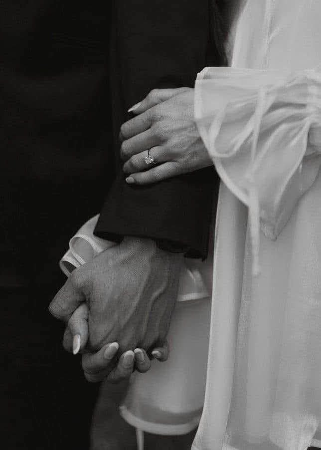 MostafaDarsh29's tweet photo. I’ve come to believe that hands have a language of their own, conveying what words cannot express https://t.co/7K5JldKbl1