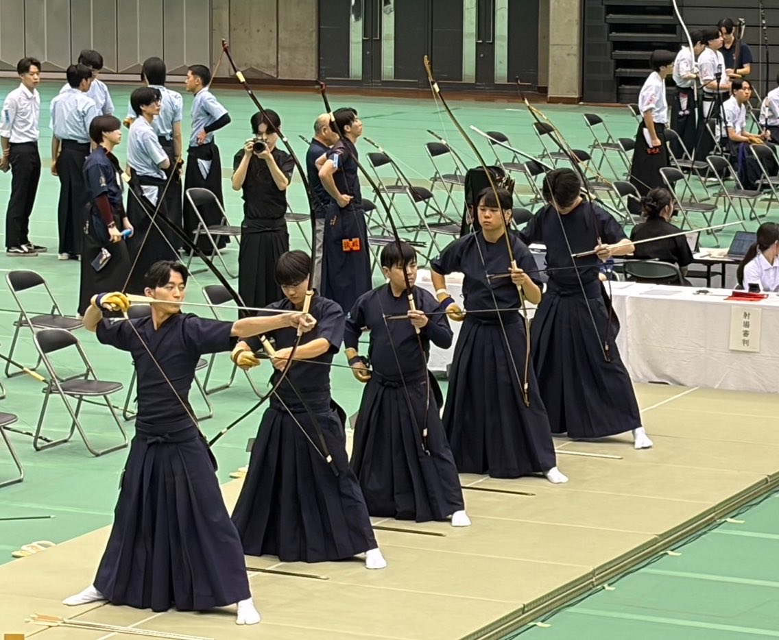 obirin_kyudo's tweet photo. 【第74回全日本学生弓道選手権大会】

男子団体予選　18中

よって、本学の決勝トーナメント進出が決定致しました。 https://t.co/w1g8U3mlzJ